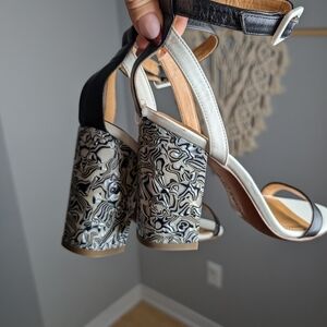 Kay Unger Black White Marble Block Heels 8